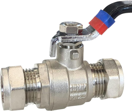 Kudos Trading 15mm brass ball valve with lever handle for reliable on-off water flow control in plumbing and heating systems.
