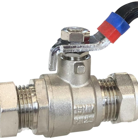 Kudos Trading 15mm brass ball valve with lever handle for reliable on-off water flow control in plumbing and heating systems.