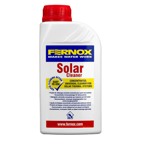 Fernox Solar Cleaner 500 ml cleaner for solar thermal systems, white bottle with red cap and blue‑yellow‑red label.